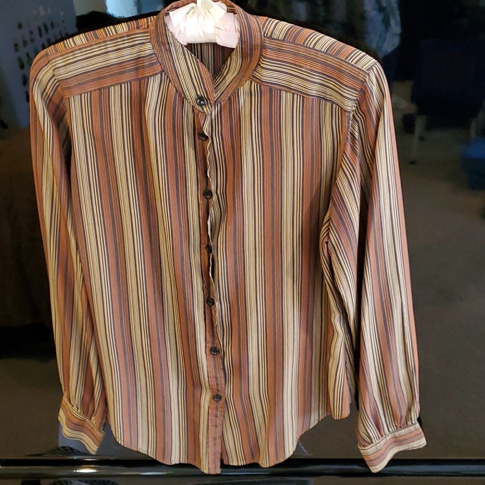 Vintage Carry Back silk blouse. Size Med.